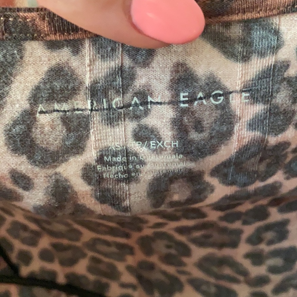 🔴 - American Eagle cheetah print tee - Picture 4 of 4